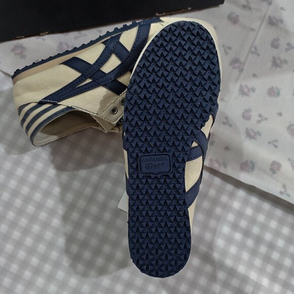 Onitsuka Tiger Classic Canvas Low-Top Sneakers - Picture 6 of 7